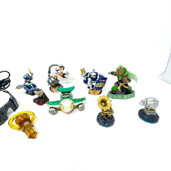 Skylander Activision Figures & Pad Lot of 9 Gem - Picture 2 of 6